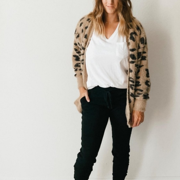 🆕️ Fuzzy Leopard Button Cardigan~Khaki - Picture 3 of 8